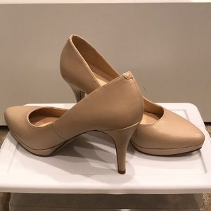 Nine West Taupe Pumps size 8M